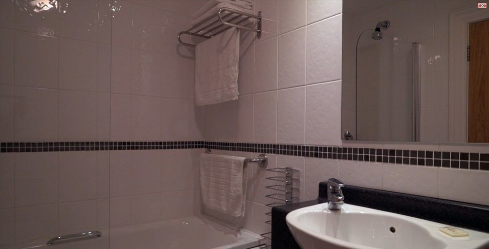 מלון Portrush Adelphi מראה חיצוני תמונה Bathroom